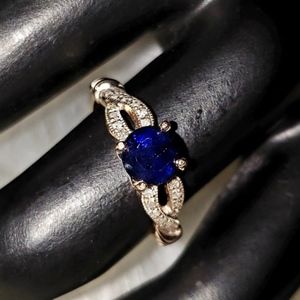 Saphire and diamond ring